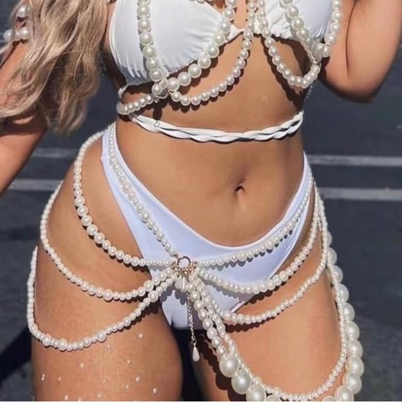 PrettyLittleThing Jewelry - Gorgeous Body Pearls